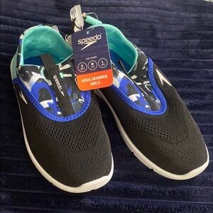 NWT Speedo Black and Blue Slip-On Water Shoes Aqua Skimmers